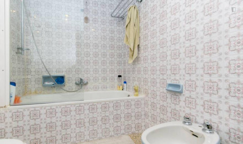 Bright double bedroom near Parque Federico García Lorca - Gallery - 8