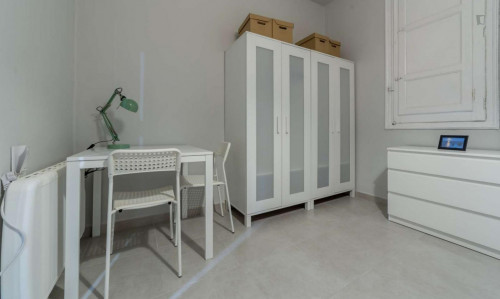Really cool twin ensuite bedroom near the Joaquín Sorolla train station