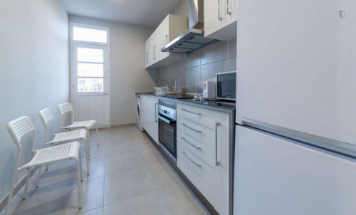 Really cool twin ensuite bedroom near the Joaquín Sorolla train station