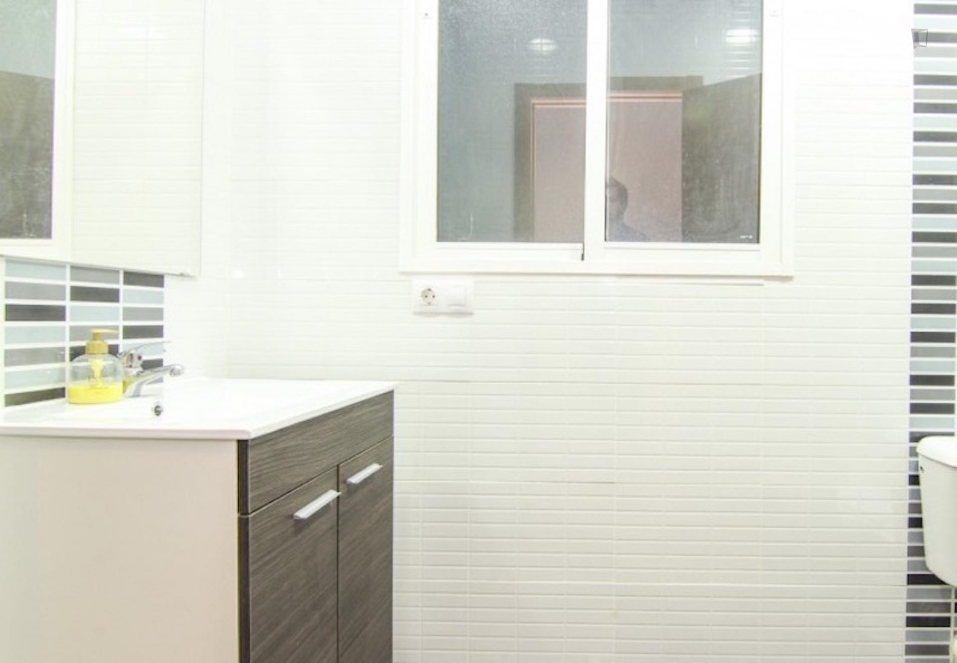Alluring single bedroom near Universidad Católica de Valencia San Vicente Mártir