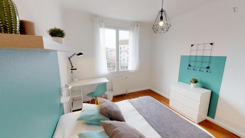 Restful double bedroom near Université Jean Moulin Lyon 3