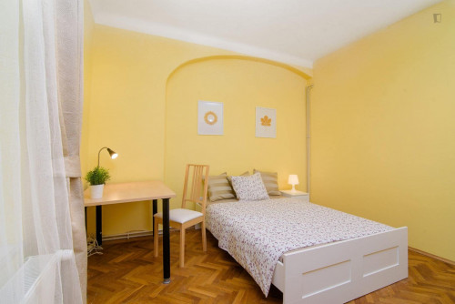 Large double bedroom near the Praha-Bubny train station