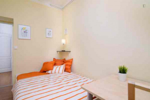 Charismatic double bedroom in well-linked Holešovice