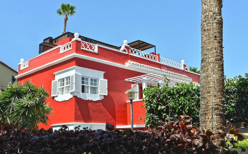 Renovated Complex w/ Workspace + Terrace