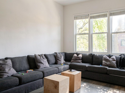 Trendy Style Residence w/ Coworking + Outdoor Area Apartment  - Gallery -  5