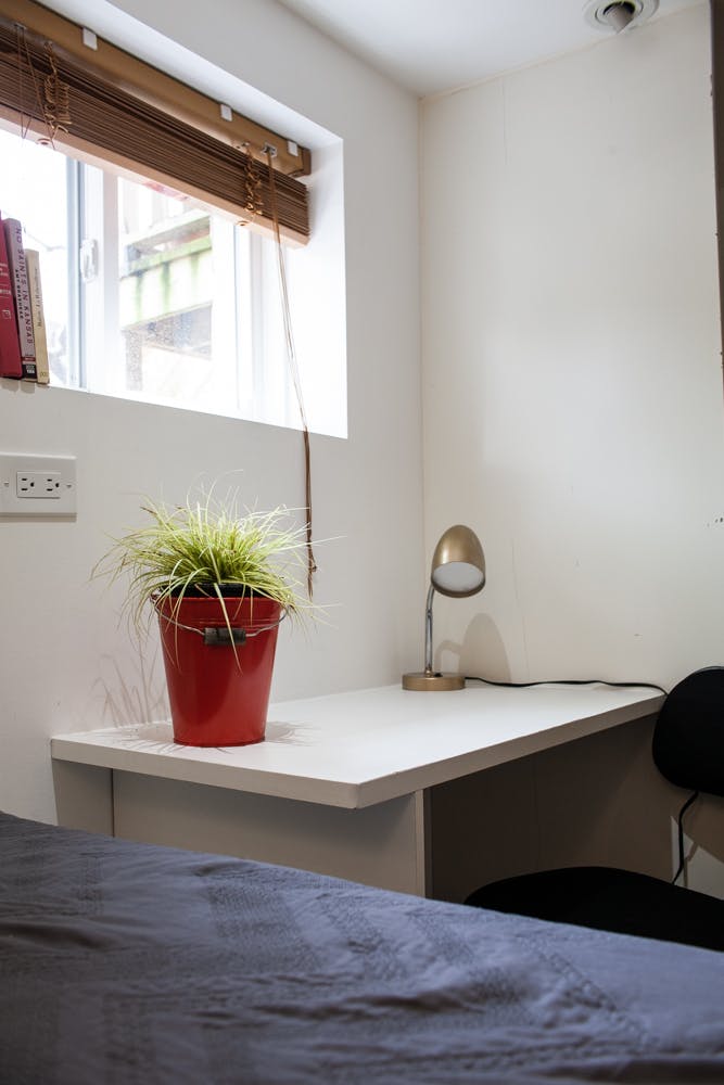 Francis Bedroom - Trendy Style Residence w/ Coworking + Outdoor Area Apartment - Gallery - 17