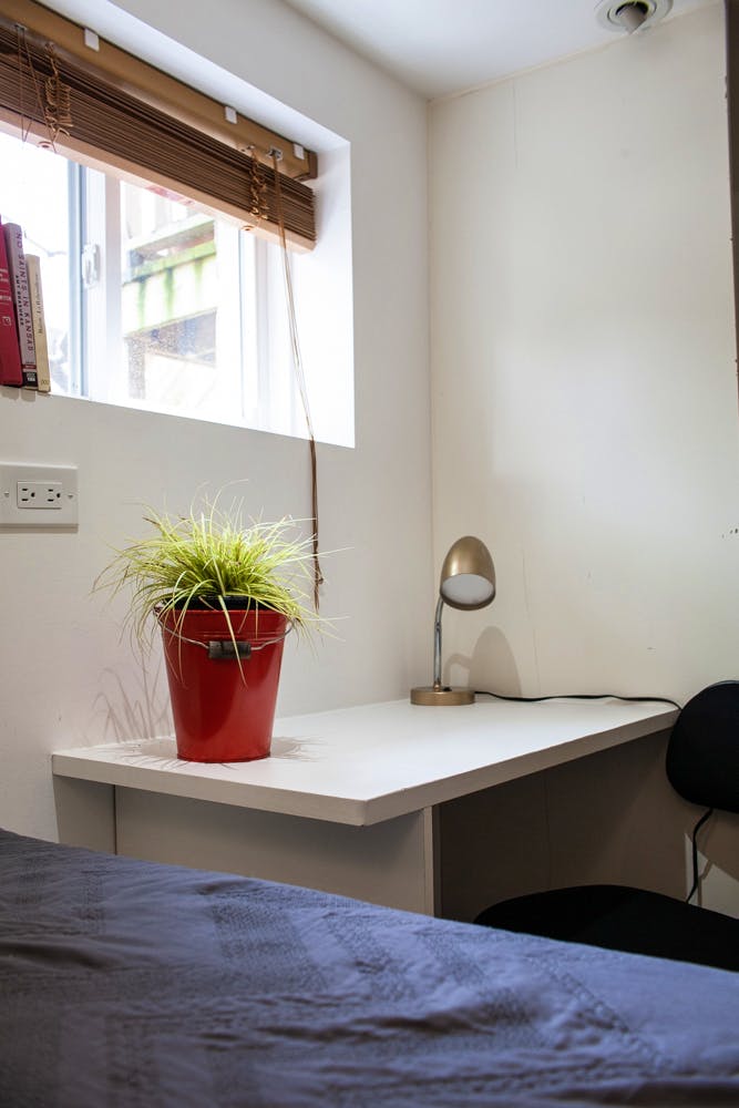 Francis Bedroom - Trendy Style Residence w/ Coworking + Outdoor Area Apartment - Gallery - 13