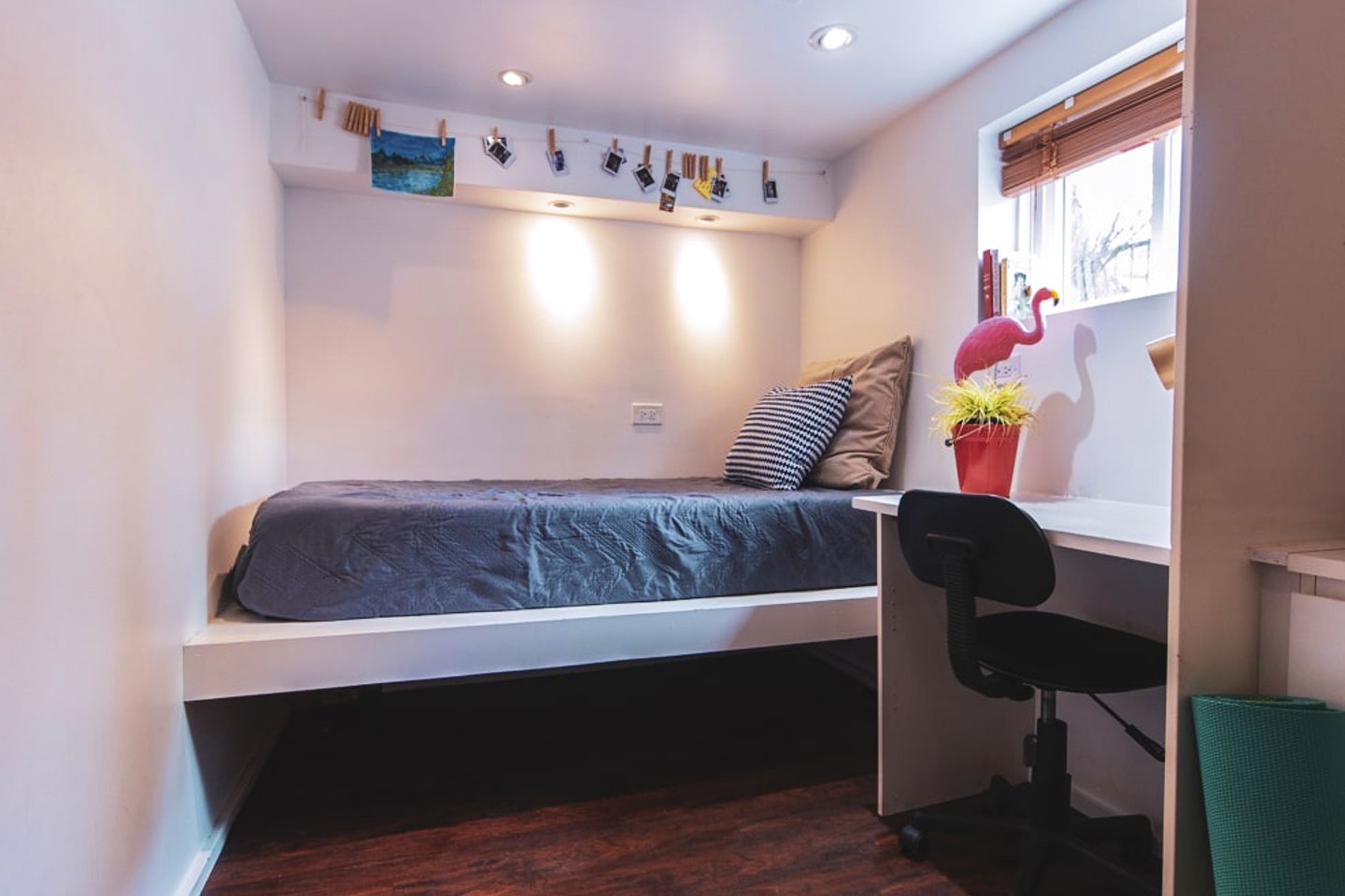 Francis Bedroom - Trendy Style Residence w/ Coworking + Outdoor Area Apartment - Gallery - 24