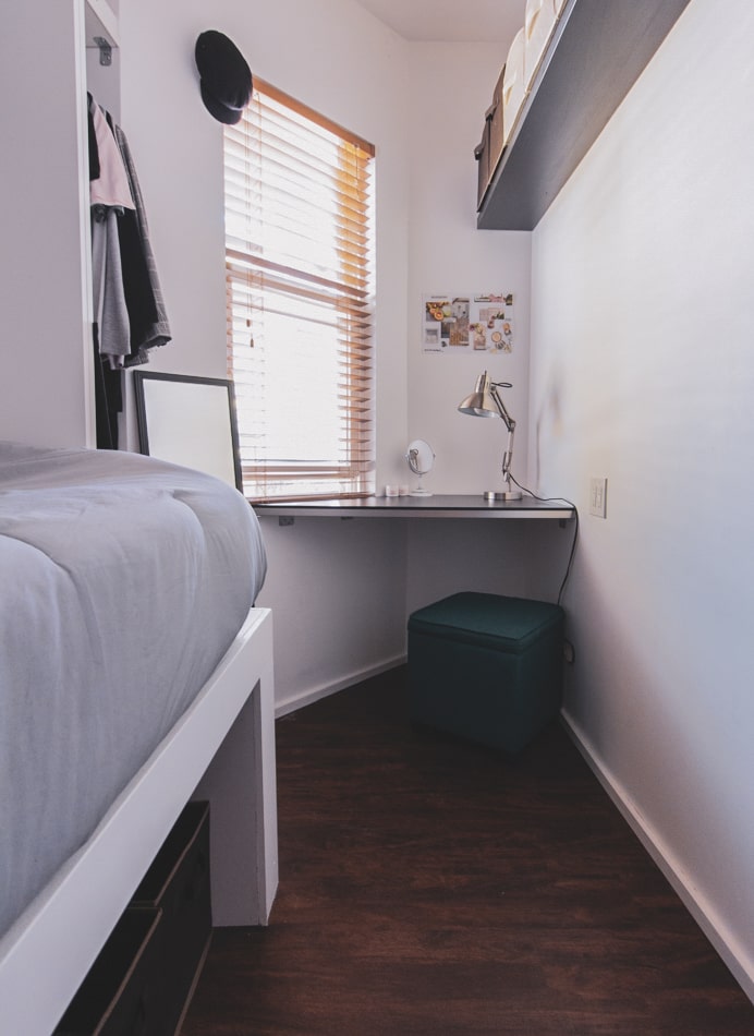 Francis Bedroom - Trendy Style Residence w/ Coworking + Outdoor Area Apartment - Gallery - 11