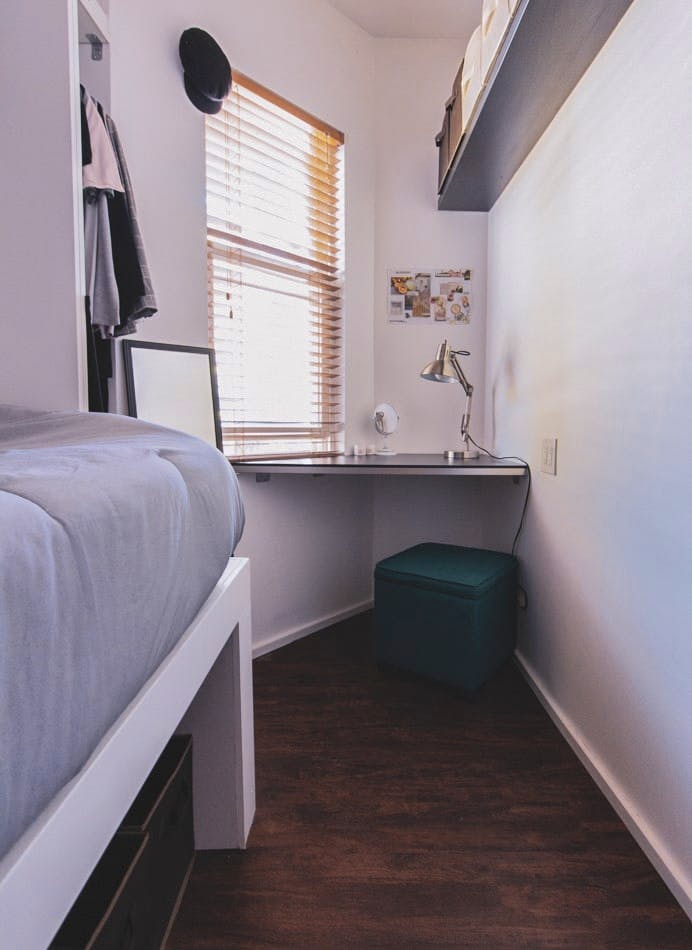 Francis Bedroom - Trendy Style Residence w/ Coworking + Outdoor Area Apartment - Gallery - 15