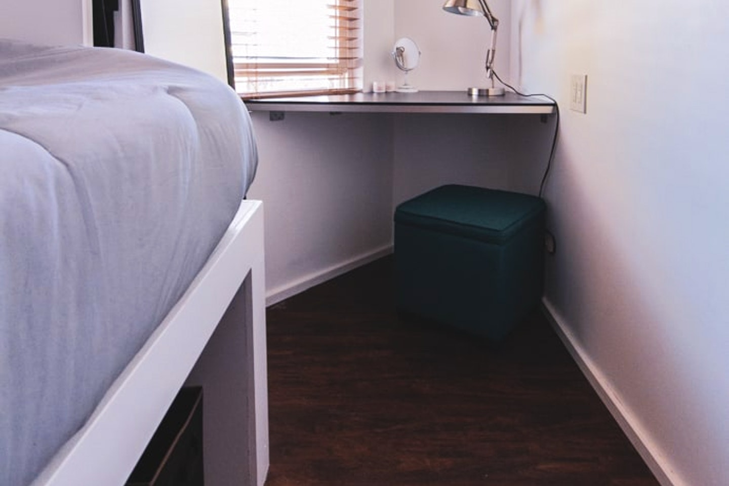 Francis Bedroom - Trendy Style Residence w/ Coworking + Outdoor Area Apartment - Gallery - 23