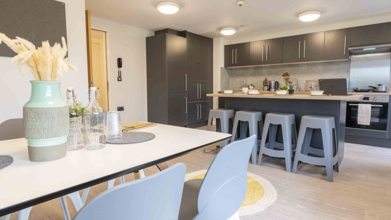  Silver En-Suite  -  IQ Astor House  - Gallery -  3