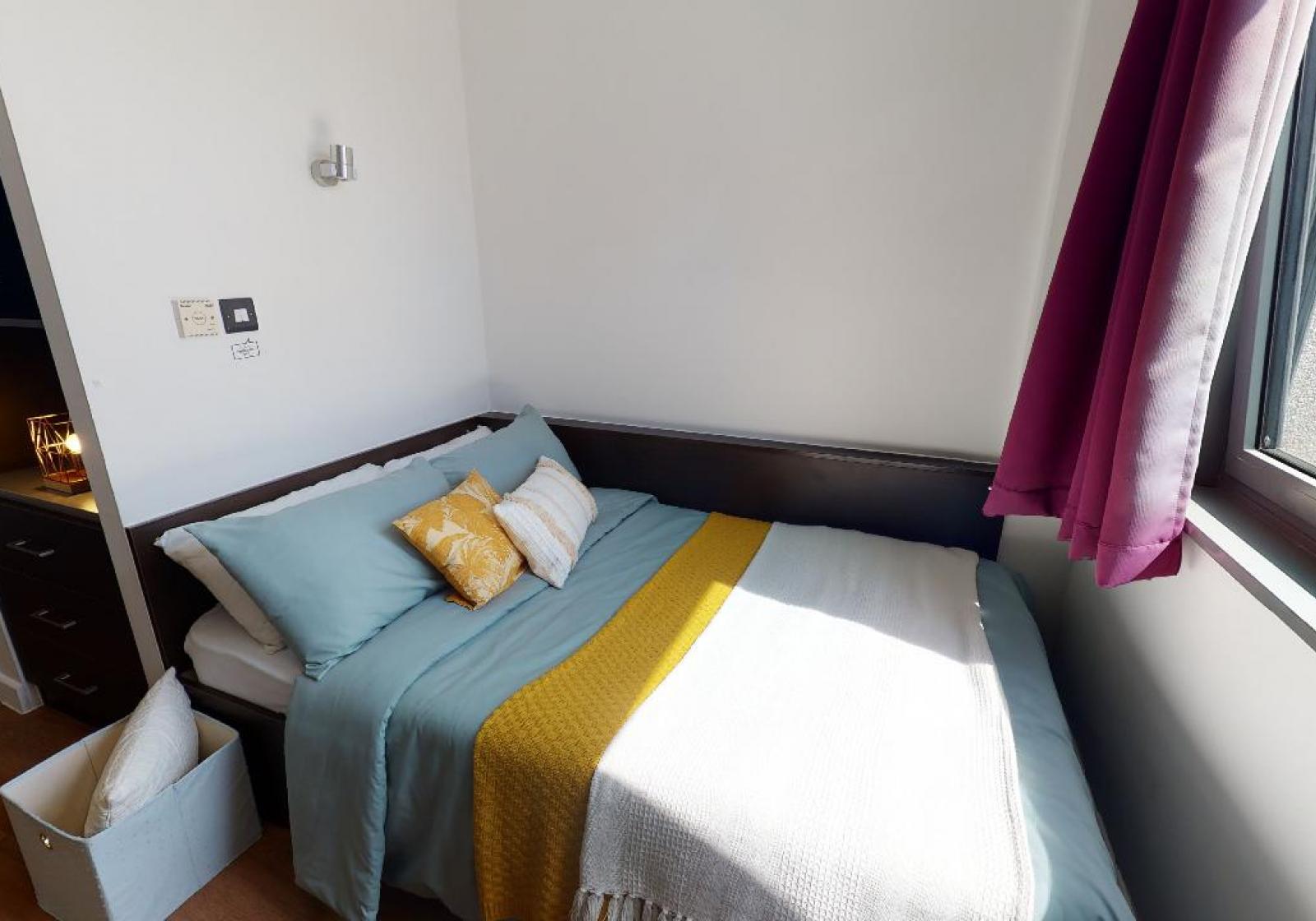  Gold En-Suite  -  IQ Astor House  - Gallery -  1