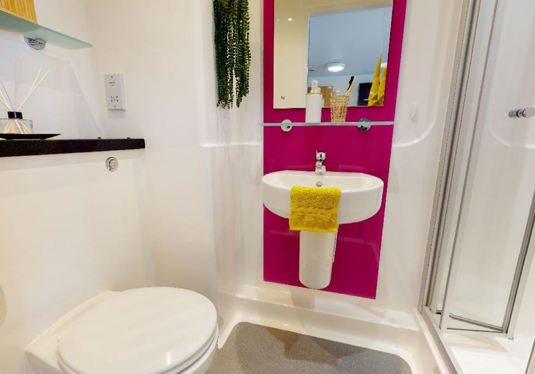  Platinum En-Suite  -  IQ Astor House  - Gallery -  4