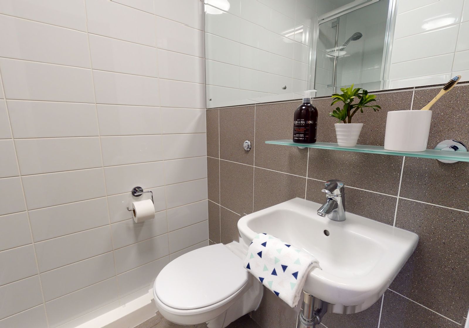  Copper En-Suite Premium  -  iQ Sterling Court  - Gallery -  2