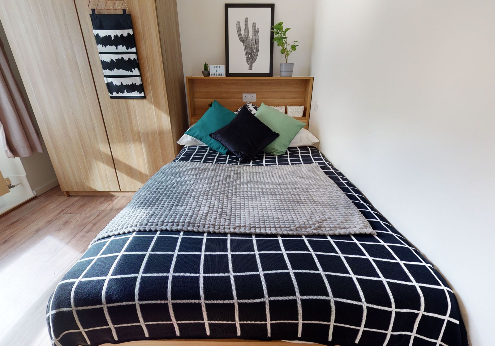  Silver Studio Premium  -  iQ Sterling Court  - Gallery -  1