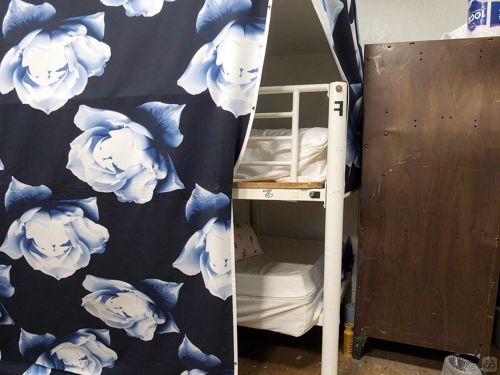  Bed In A 10-Bed Mixed Gender Room  -  Downtown Residence  - Gallery -  6
