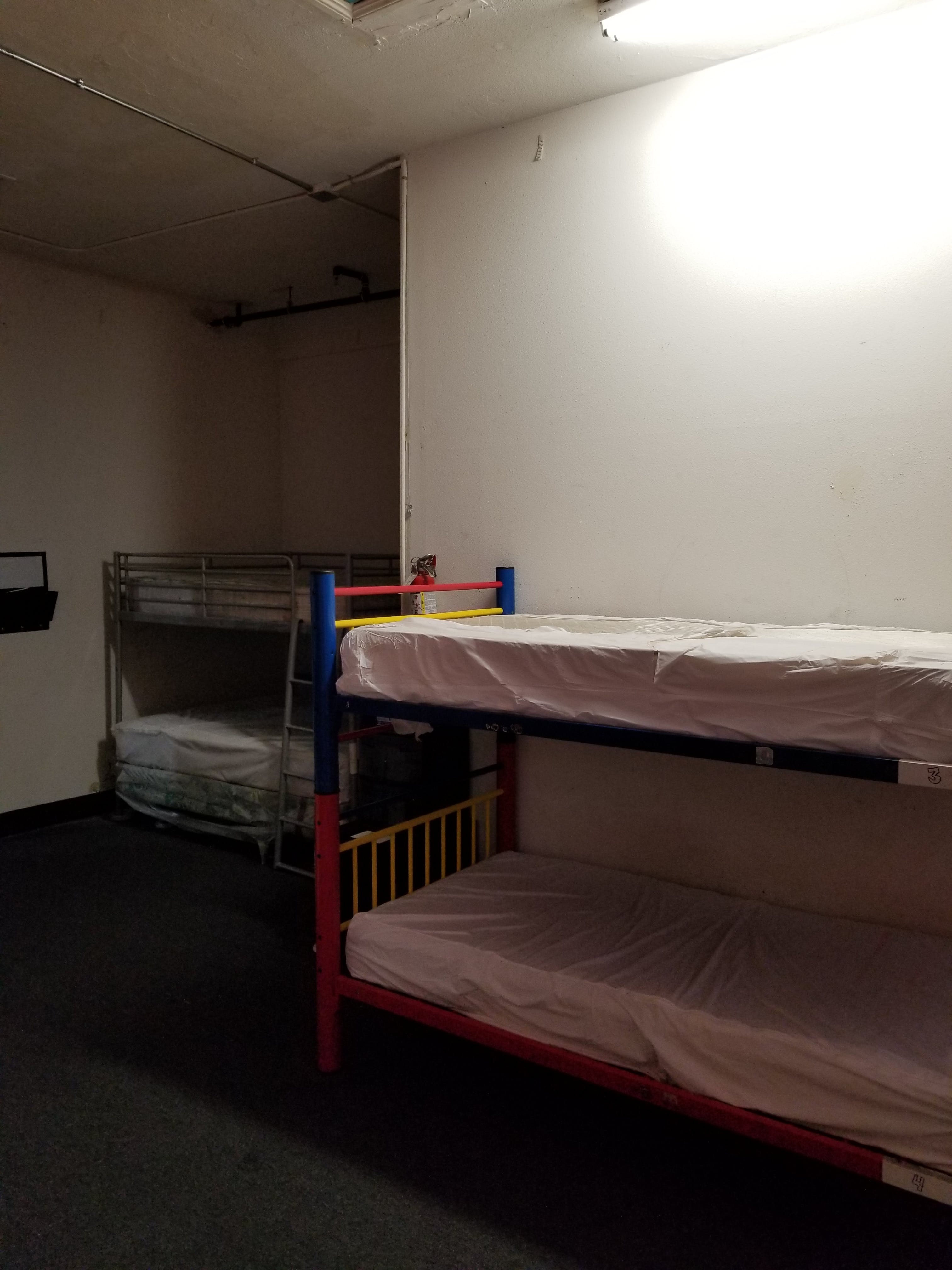  Bed In A 10-Bed Mixed Gender Room  -  Downtown Residence  - Gallery -  43