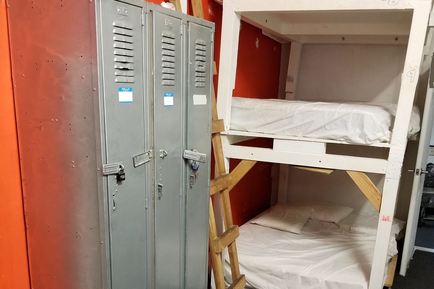  Bed In A 10-Bed Mixed Gender Room  -  Downtown Residence  - Gallery -  30
