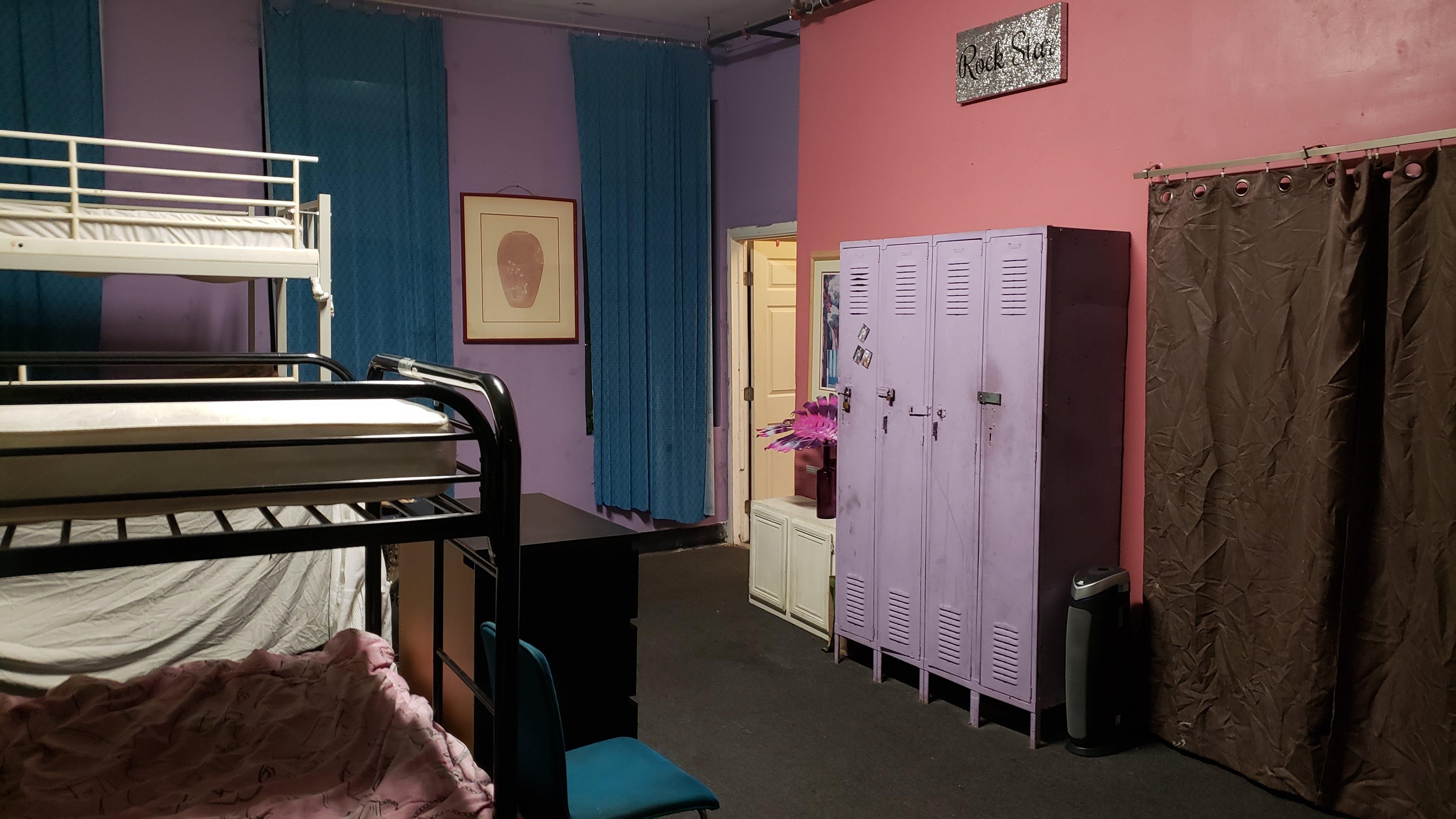  Bed In A 10-Bed Female Only Room  -  Downtown Residence  - Gallery -  21