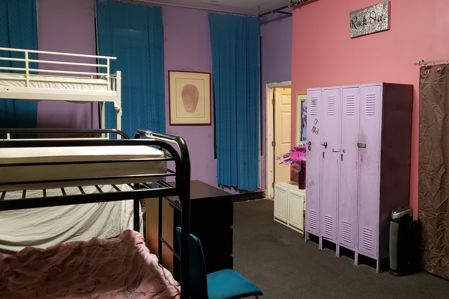  Bed In A 10-Bed Female Only Room  -  Downtown Residence  - Gallery -  1