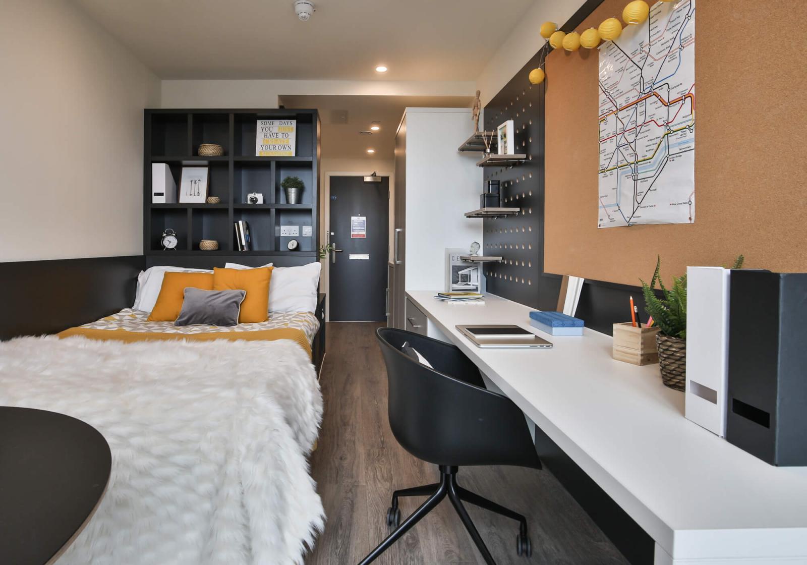  Bronze Studio  -  iQ Shoreditch  - Gallery -  6