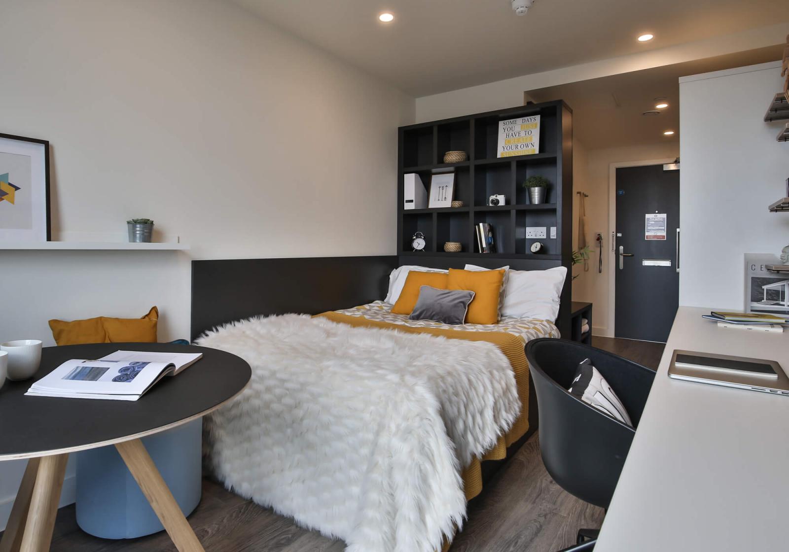  Bronze Studio  -  iQ Shoreditch  - Gallery -  1