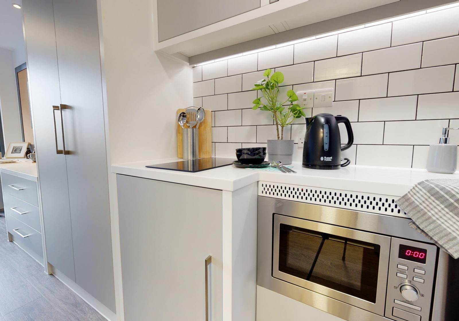  Silver Studio  -  iQ Shoreditch  - Gallery -  3