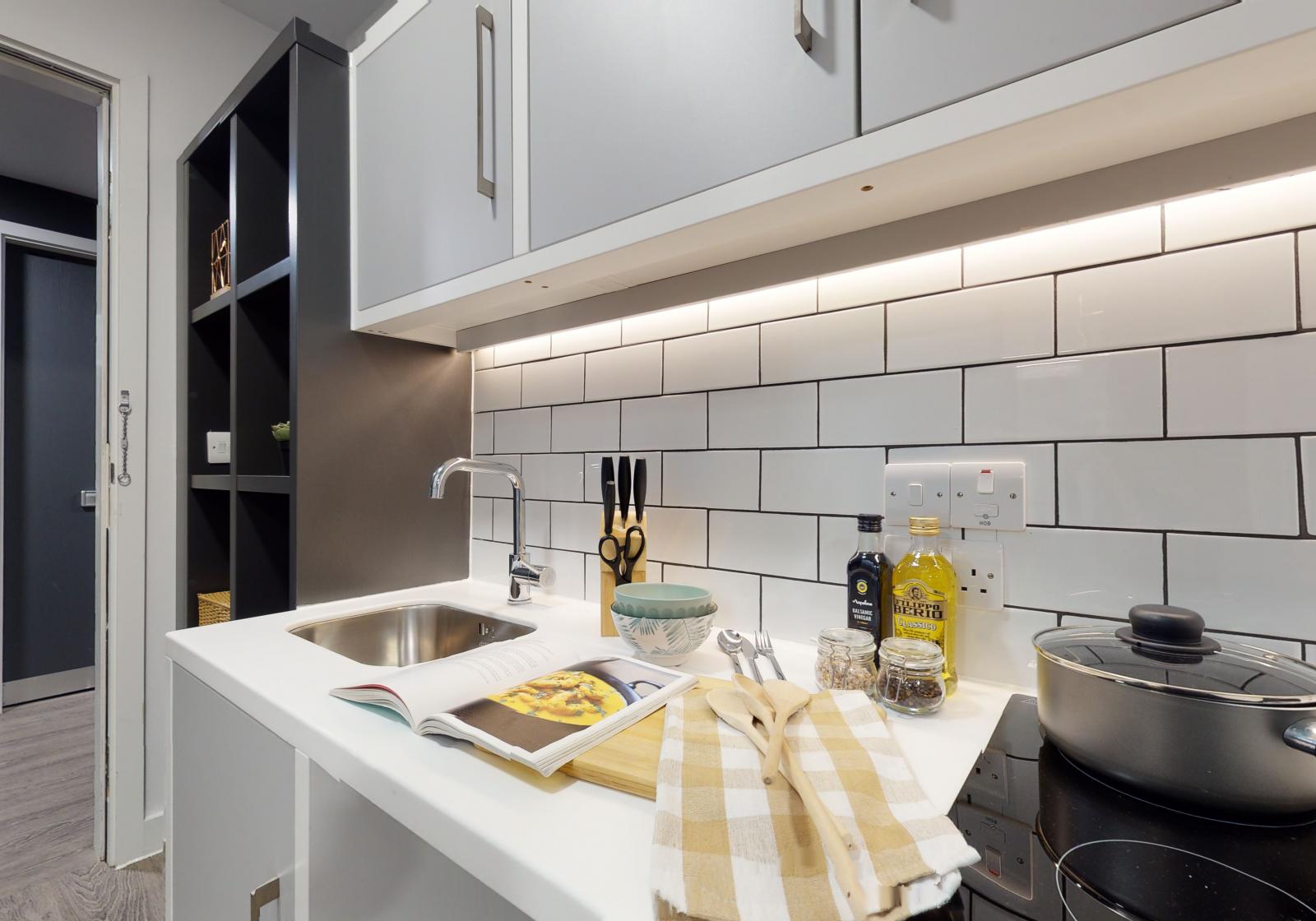  Platinum Studio Acc  -  iQ Shoreditch  - Gallery -  7