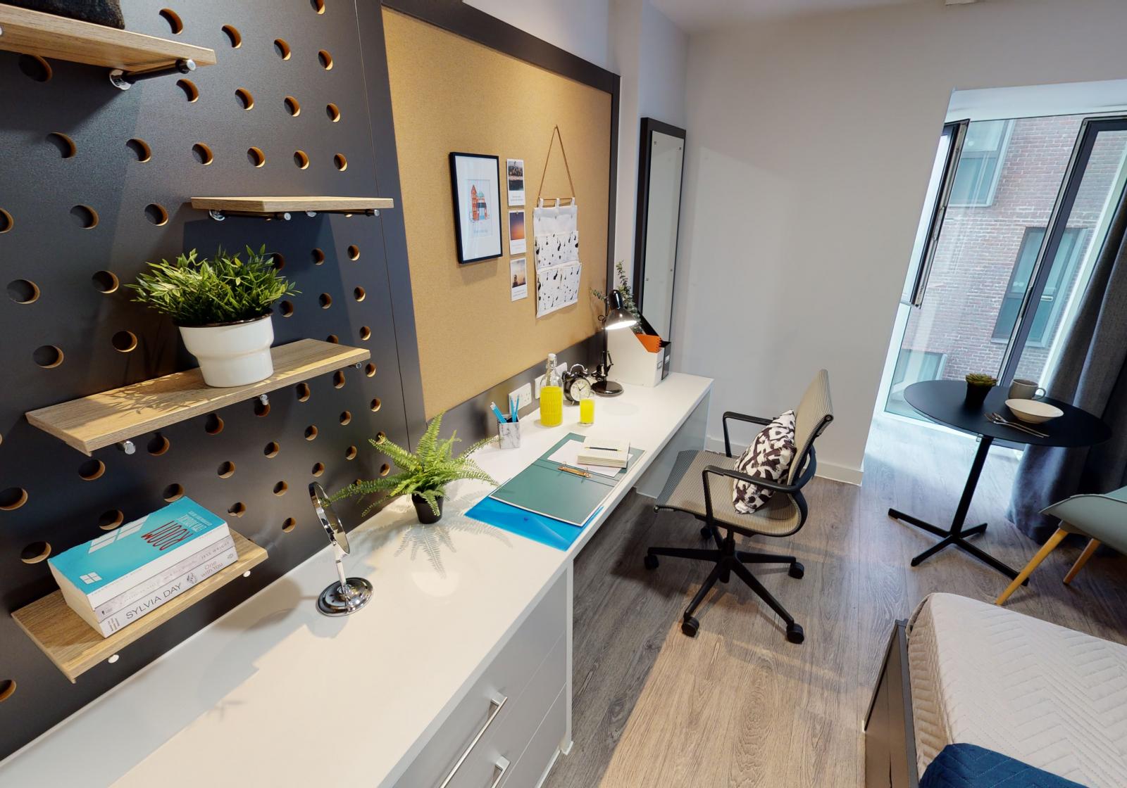  Bronze Studio Plus  -  iQ Shoreditch  - Gallery -  6