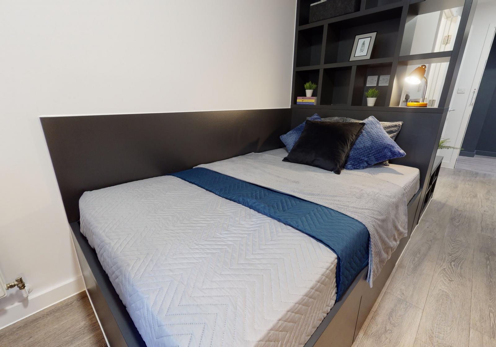  Bronze Studio Plus  -  iQ Shoreditch  - Gallery -  2