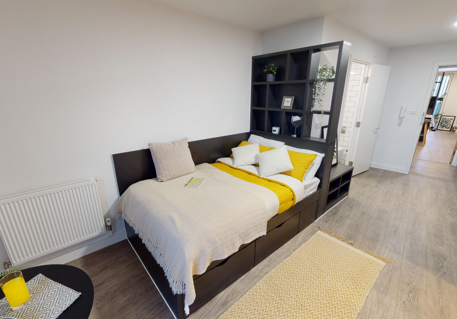  Gold Studio Plus  -  iQ Shoreditch  - Gallery -  2