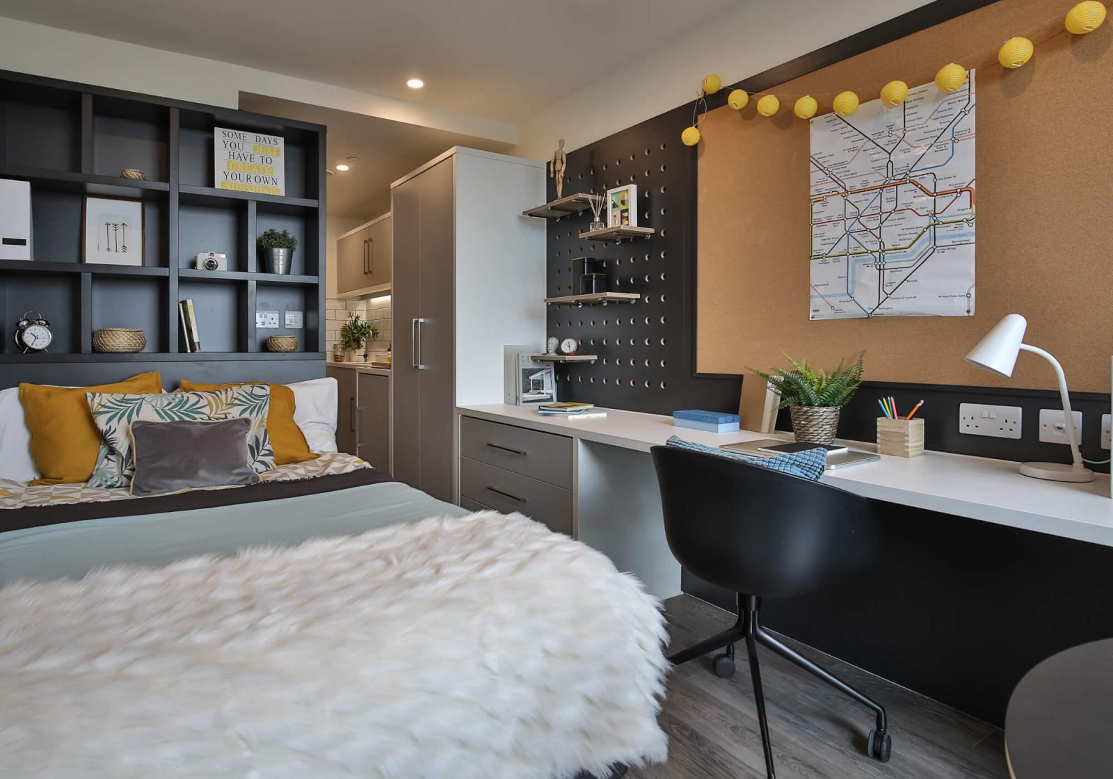  Silver Studio Plus  -  iQ Shoreditch  - Gallery -  4