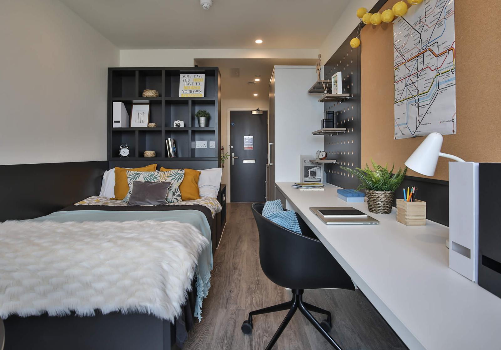  Silver Studio Plus  -  iQ Shoreditch  - Gallery -  3