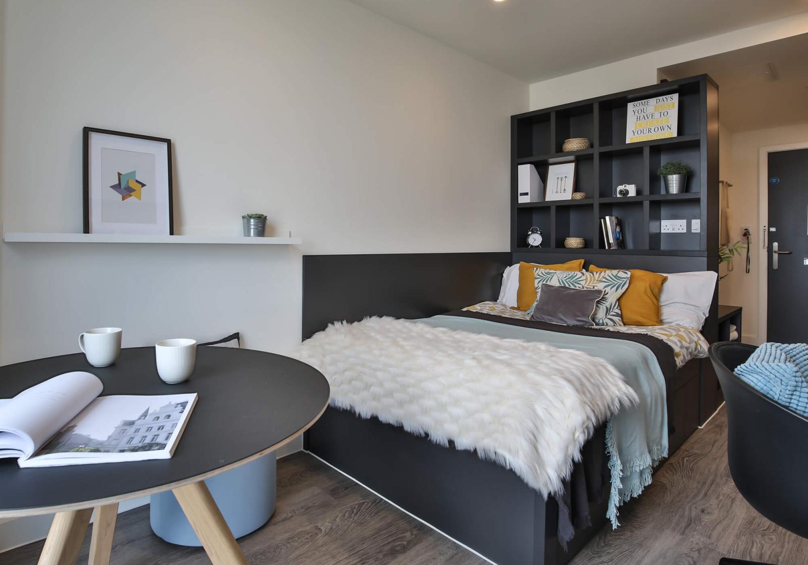  Silver Studio Plus  -  iQ Shoreditch  - Gallery -  2