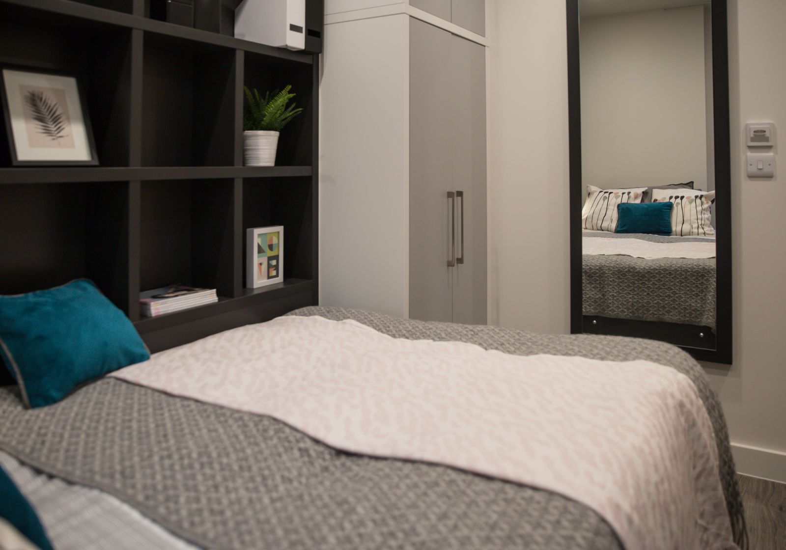  2 Bed Apartment Plus  -  iQ Shoreditch  - Gallery -  12