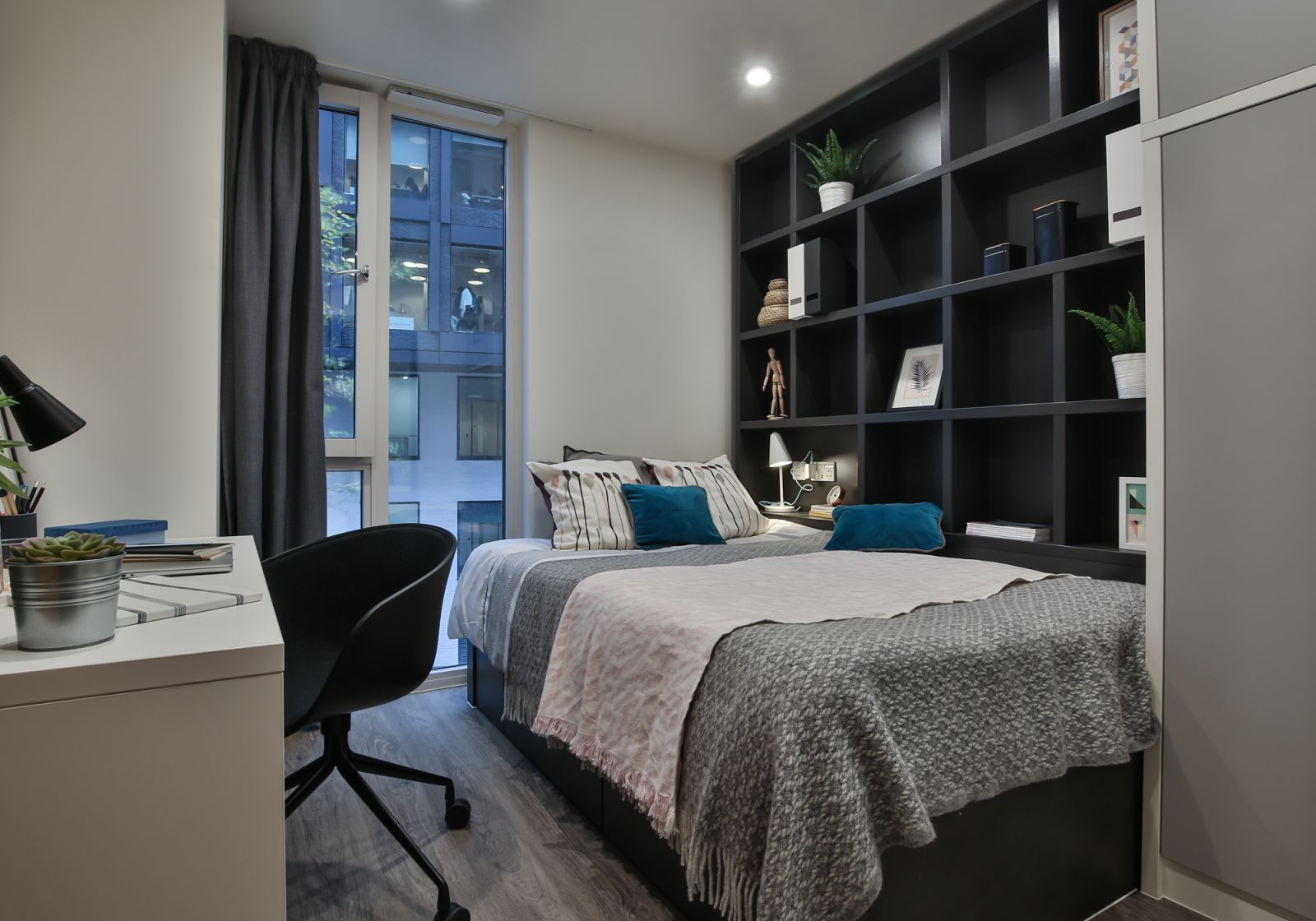  2 Bed Apartment Plus  -  iQ Shoreditch  - Gallery -  10