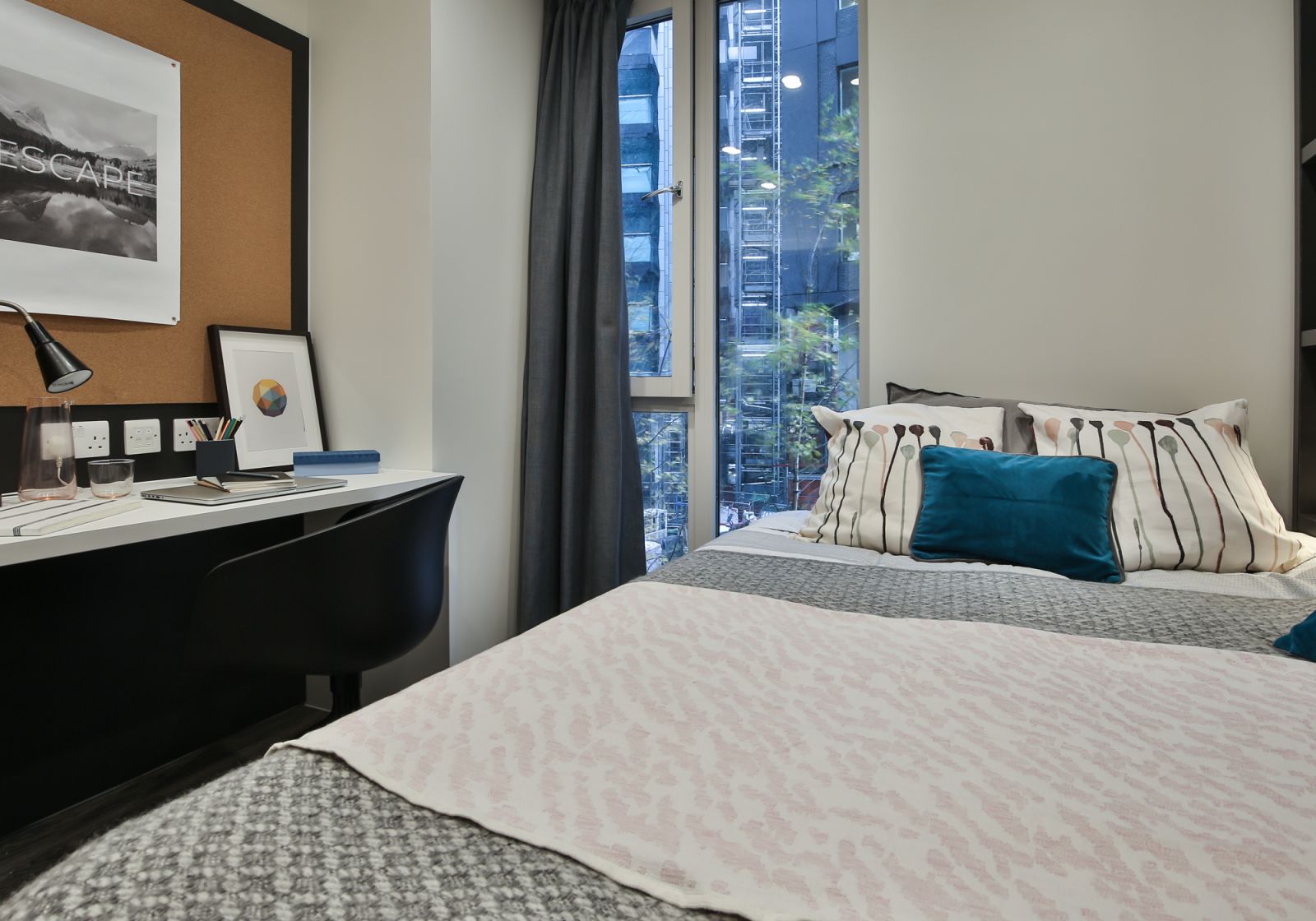  2 Bed Apartment Plus  -  iQ Shoreditch  - Gallery -  1