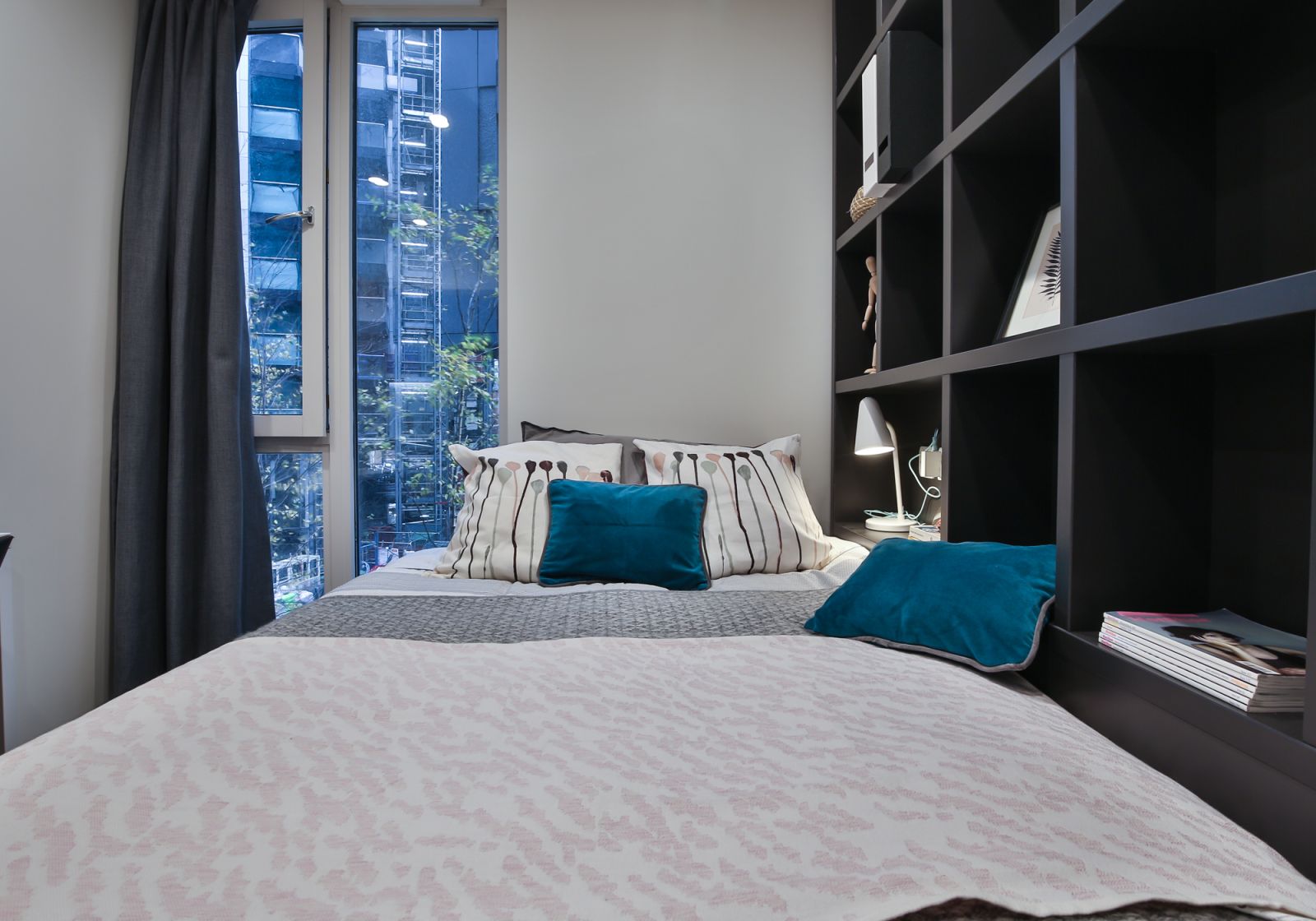  2 Bed Apartment Plus  -  iQ Shoreditch  - Gallery -  8