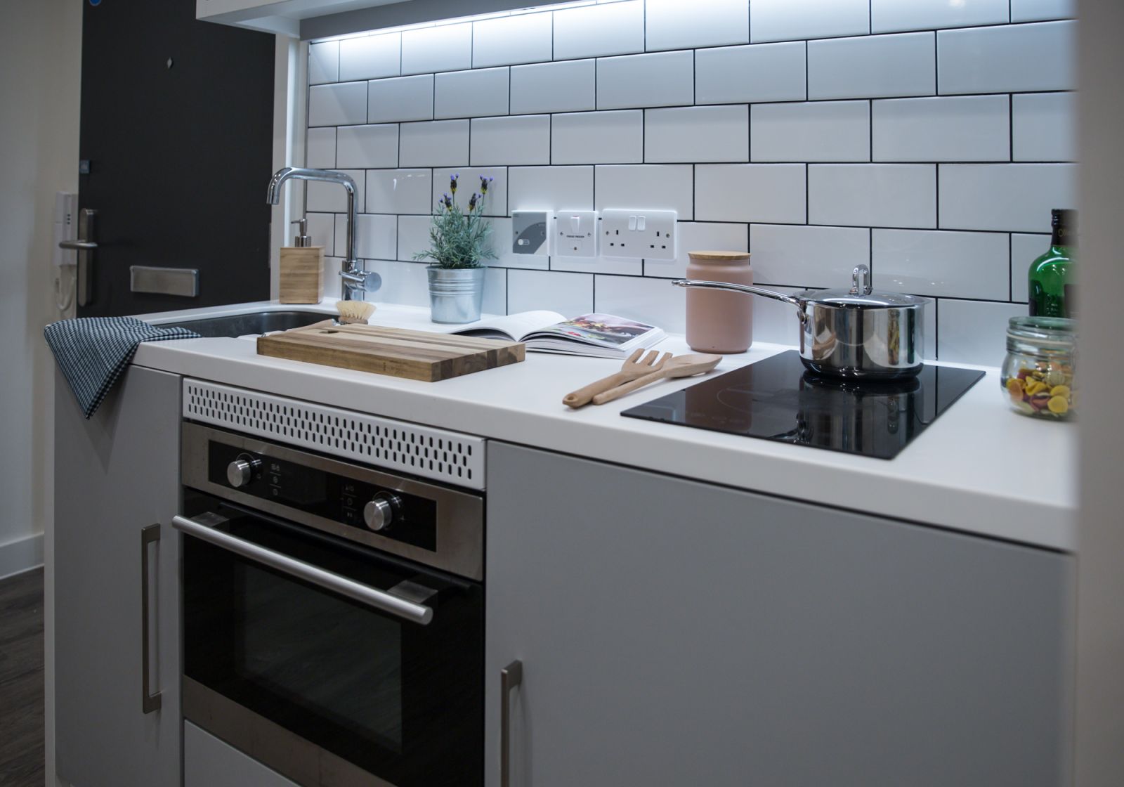  2 Bed Apartment Plus  -  iQ Shoreditch  - Gallery -  3