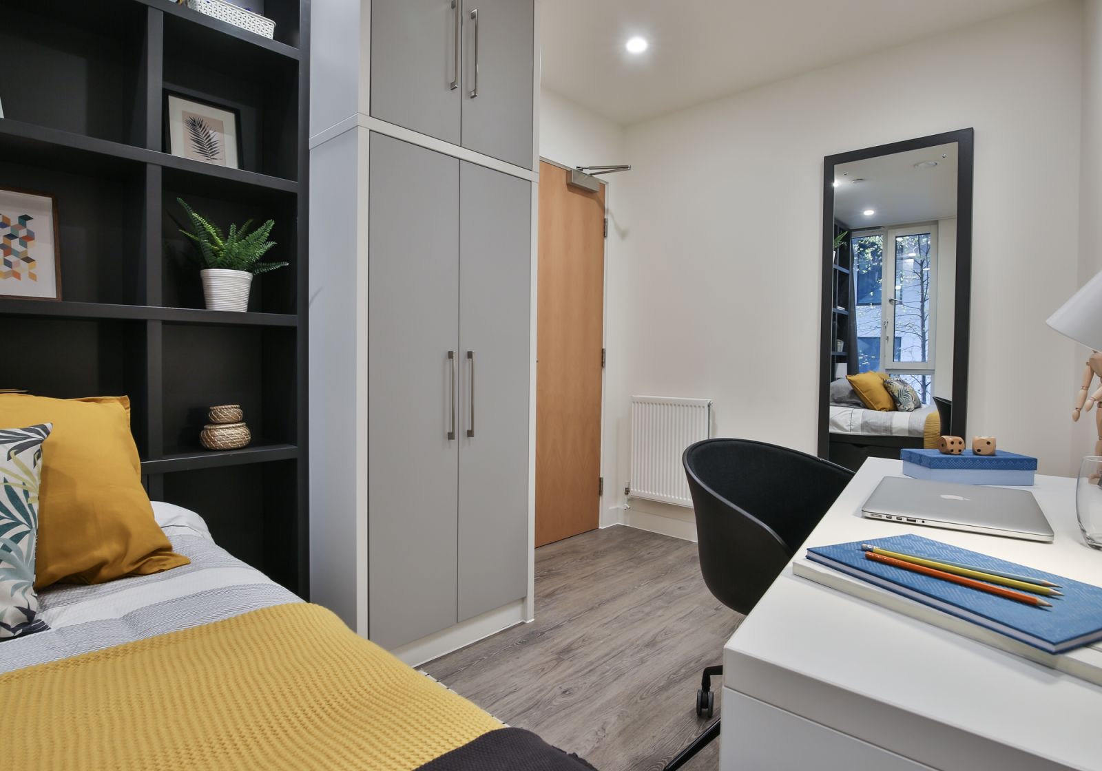  2 Bed Apartment Plus  -  iQ Shoreditch  - Gallery -  11