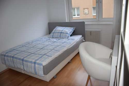 Nice 2-bedroom apartment with excellent link to public transport