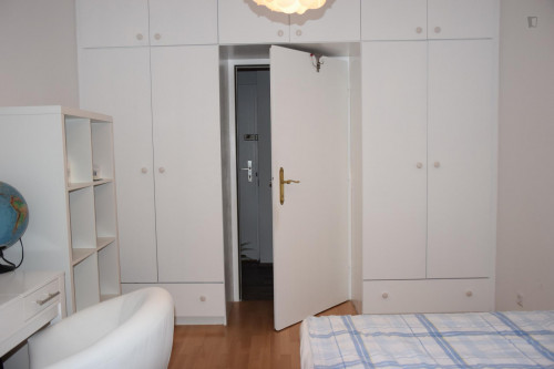 Nice 2-bedroom apartment with excellent link to public transport