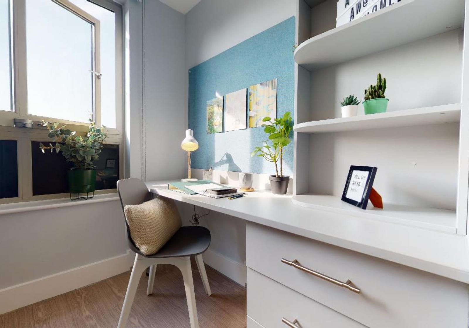  Silver En-Suite Plus  -  iQ Hoxton  - Gallery -  2