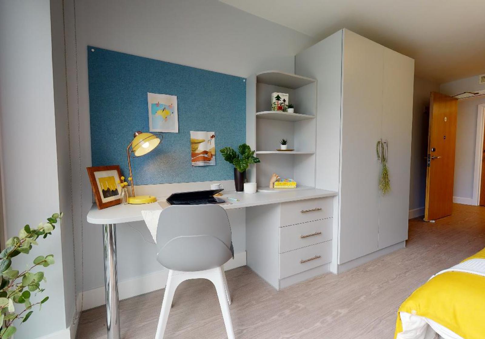  Gold En-Suite Plus  -  iQ Hoxton  - Gallery -  3