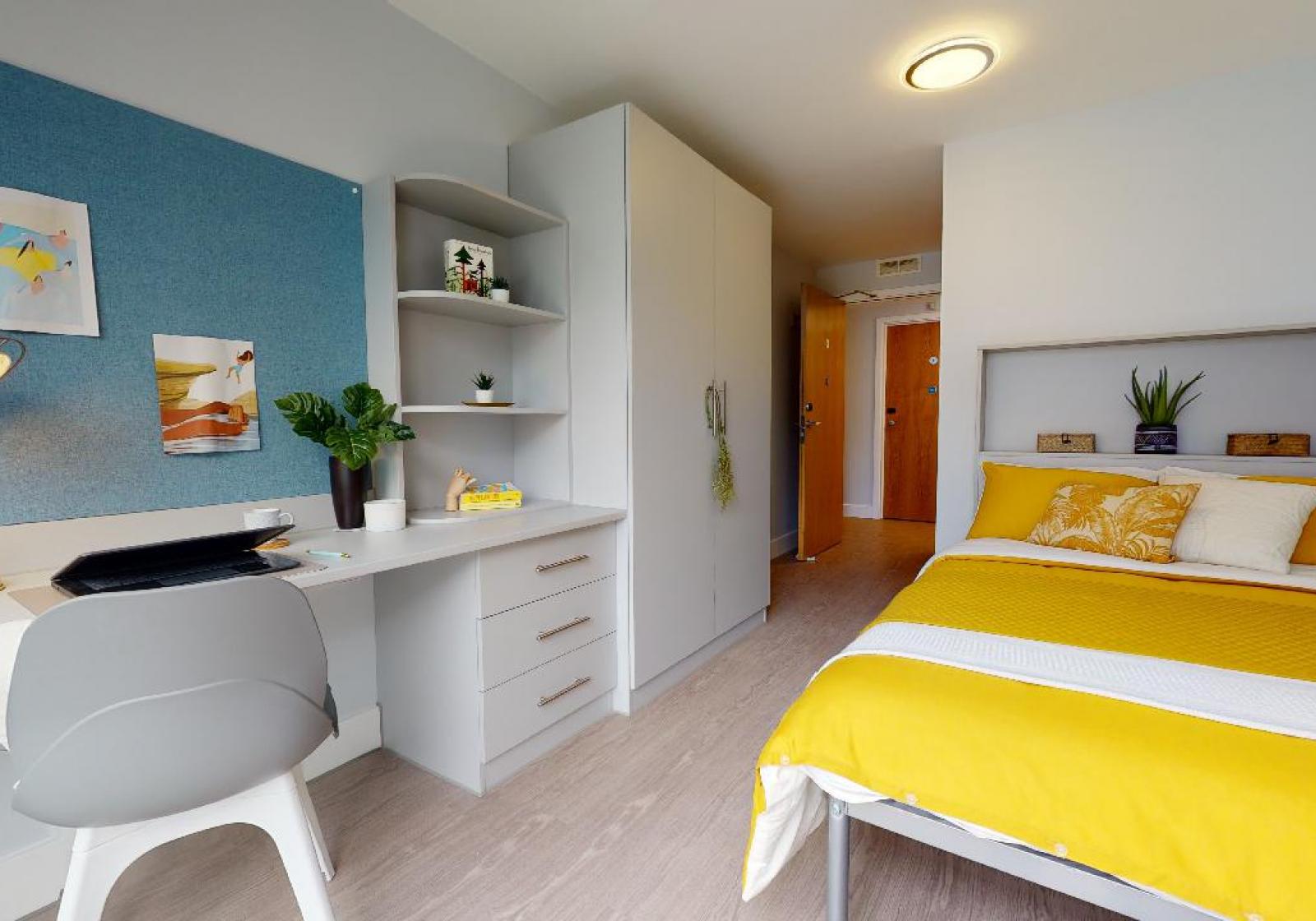  Gold En-Suite Plus  -  iQ Hoxton  - Gallery -  1