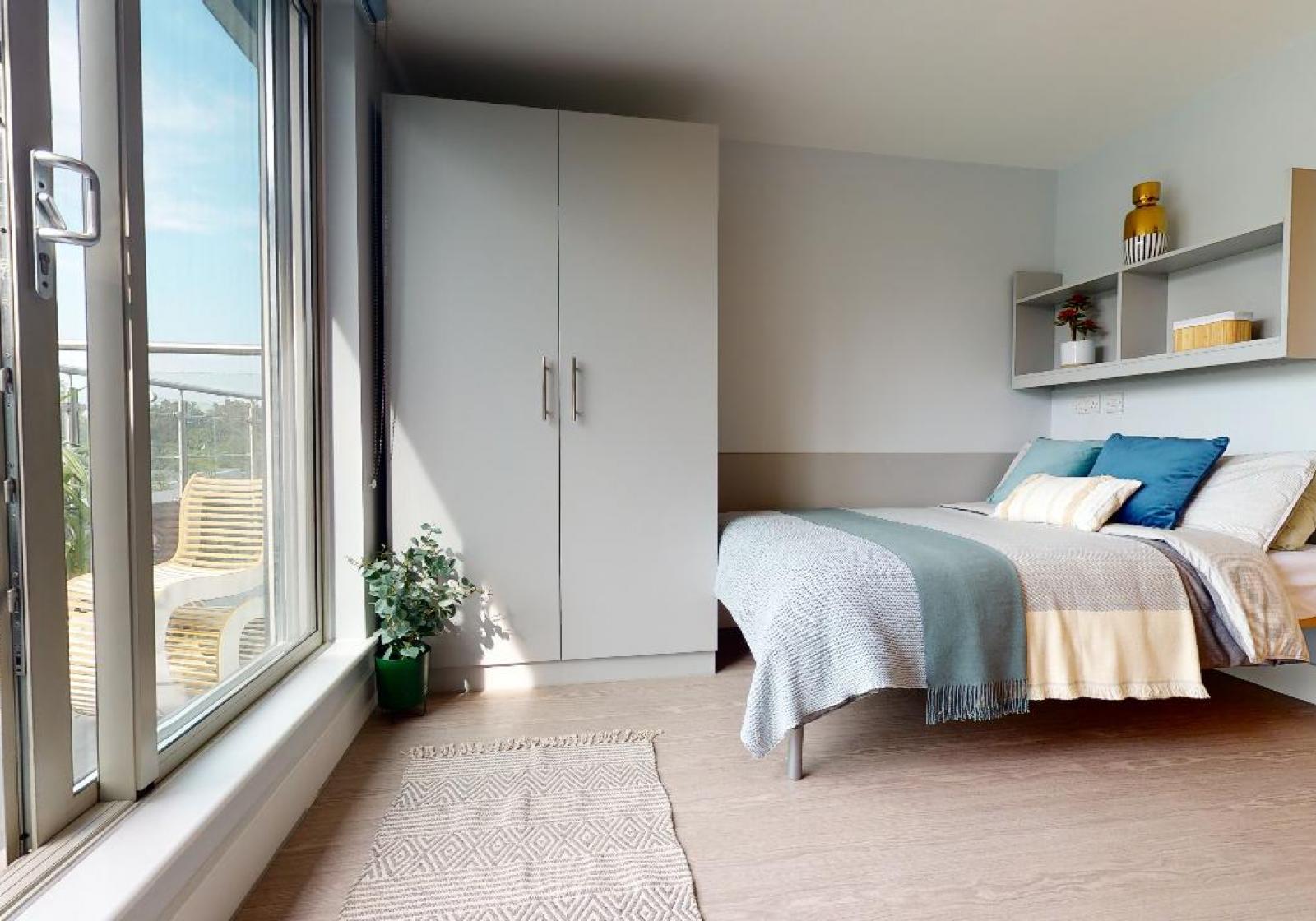  Platinum En-Suite Plus  -  iQ Hoxton  - Gallery -  1