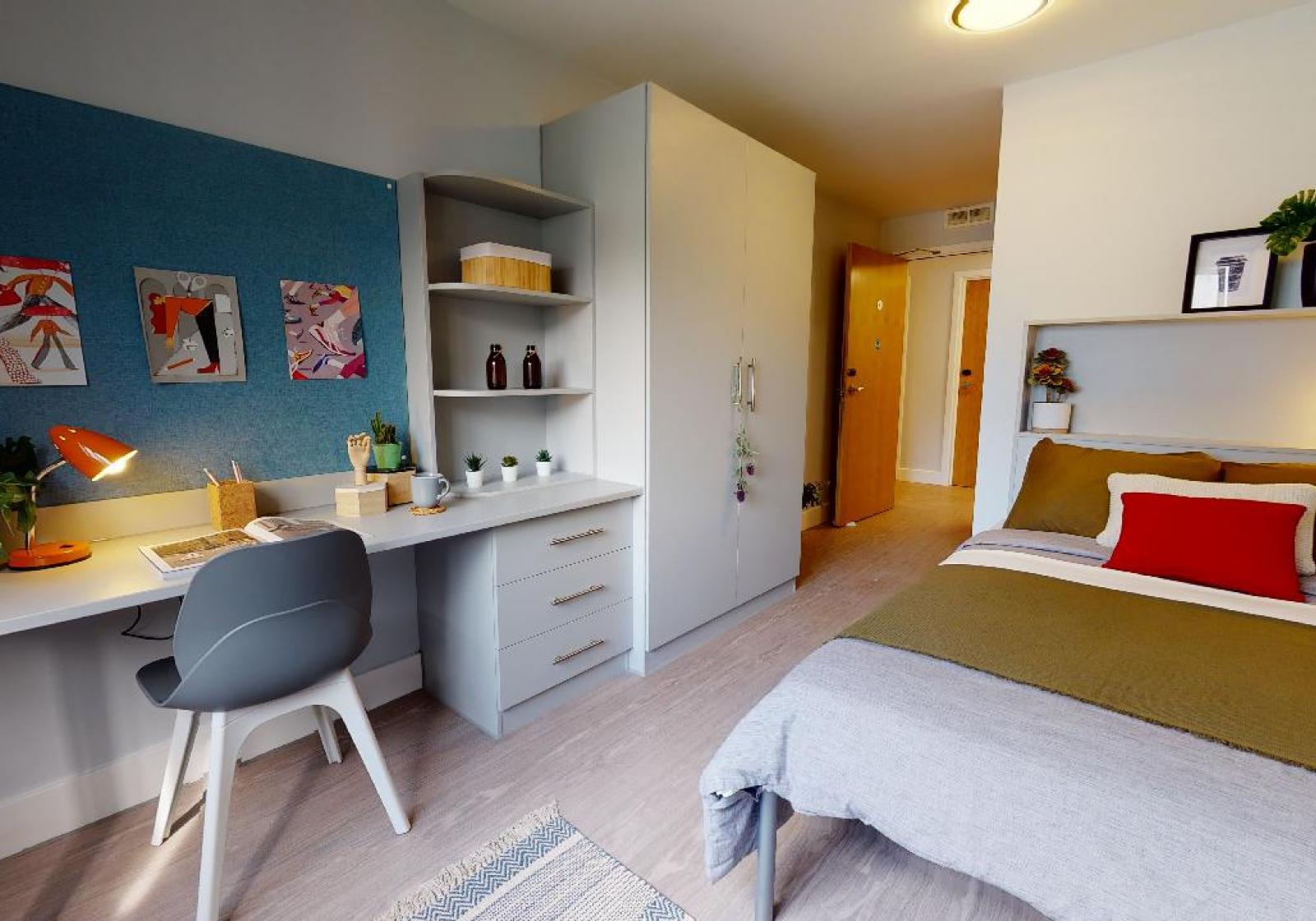 Bronze En-Suite Plus  -  iQ Hoxton  - Gallery -  1