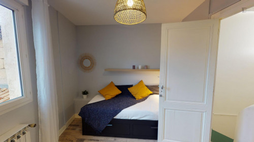 Cozy double bedroom in Capucins - Victoire