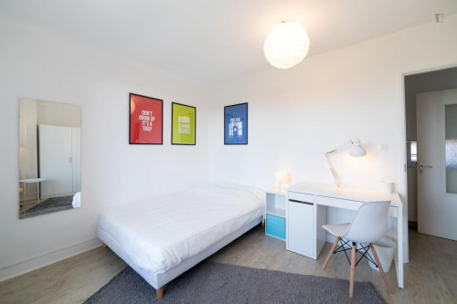Luminous double bedroom in a 4-bedroom apartment near Saint Agne-SNCF transport station - Gallery - 5